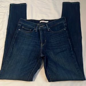 Levi 311 Skinny Jean. Size 28. Like new - barely worn